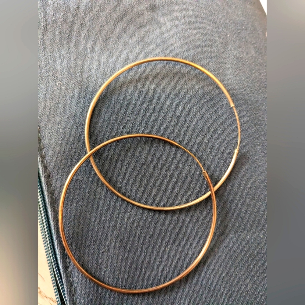 Gold hoops: large, slim